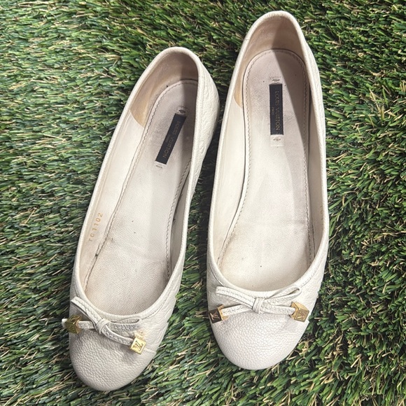 Louis Vuitton Cream Leather Flats with Gold Accents - Picture 1 of 8